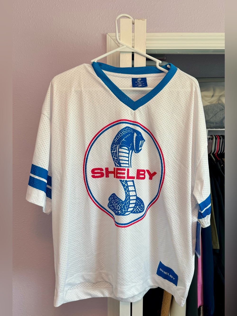 Ford Shelby White “Road Trip” Men’s Large V-neck Short Sleeve Jersey. NWT